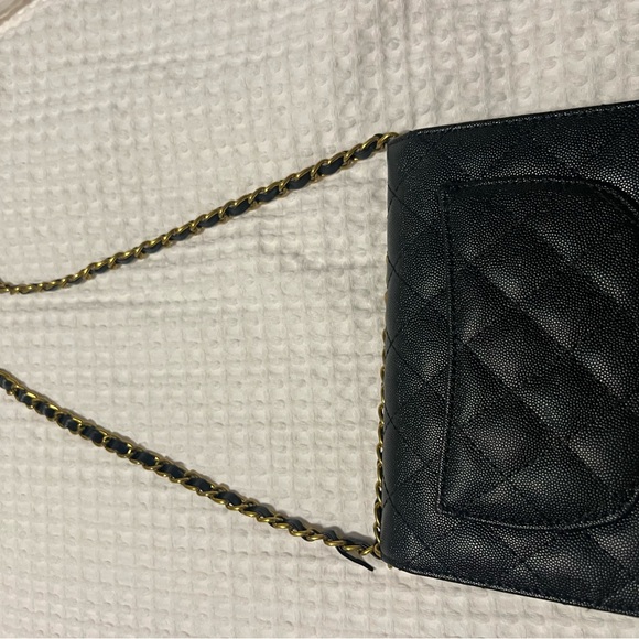 CHANEL Black Quilted Shoulder Bag with Gold Chain - Picture 5 of 5